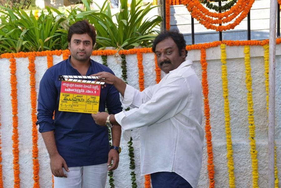 SVMP (Saraschandrikaa Visionary Motion Pictures) Production No 1 movie launch event held at Ramanaidu Studios in Hyderabad. Celebs like VV Vinayak, Nara Rohit, B Mahendra Babu, Pavan Mallela, Nandamuri Sri Vinod, Musunuru Vamsi Krishna, Bellamkonda Suresh, KS Rama Rao, Kota Srinivasa Rao and others attended the Muhurtham. Nara Rohit,Saraschandrikaa Visionary Motion Pictures,SVMP,Nara Rohit new movie,Nara Rohit new movie launch,VV Vinayak,B Mahendra Babu,Pavan Mallela,Nandamuri Sri Vinod,Musunuru Vamsi Krishna