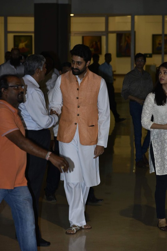 Bollywood actors Aishwarya Rai Bachchan, Abhishek Bachchan and Akshay Kumar attend prayer meet for Suniel Shetty’s father. Aishwarya Rai Bachchan,Abhishek Bachchan,Akshay Kumar,Suniel Shetty,Suniel Shetty father,Suniel Shetty father prayer meet,celebs at Suniel Shetty father prayer meet,Suniel Shetty father prayer meet pics,Suniel Shetty father prayer meet images,Suniel Shett
