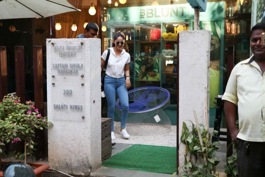 Bollywood actress Yami Gautam spotted at Khar. Yami Gautam spotted at Khar,Yami Gautam at Khar,Yami Gautam latest pics,Yami Gautam latest images,Yami Gautam latest photos,Yami Gautam latest stills,Yami Gautam latest pictures