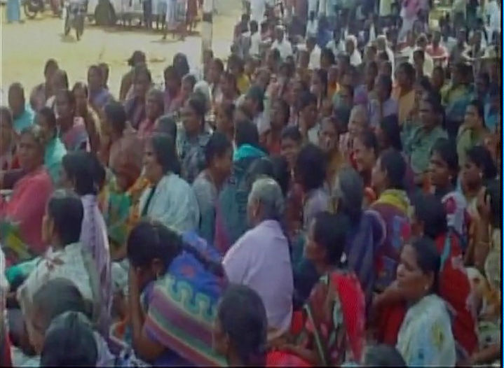 Protest in Rameshwaram after an Indian fisherman was shot dead by Srilankan Navy.Thamizhaga Vazhvurimai Katchi party workers climb tower in protest against SriLankan Navy in Rameswaram. Protest in Rameshwaram,Indian fisherman,fisherman,TN fisherman,Srilankan Navy,Indian fisherman from Rameswaram,Thamizhaga Vazhvurimai Katchi party
