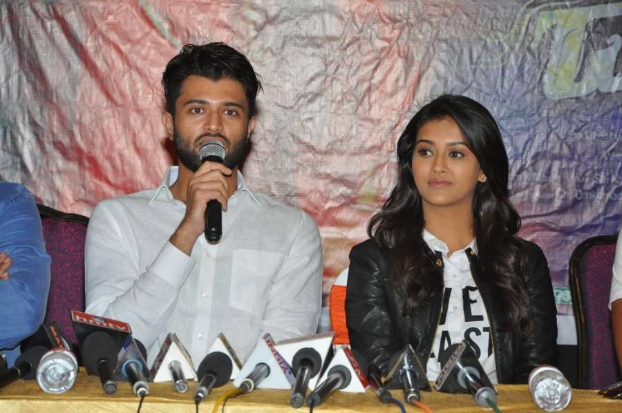 Telugu movie Dwaraka success meet held at Haailand. Celebs like Vijay Devarakonda, Pooja Jhaveri, Pradyumna Chandrapati, Srinivas Ravindra, Prudhviraj and others graced the event. Vijay Devarakonda,Pooja Jhaveri,Dwaraka success meet,Dwaraka success meet pics,Dwaraka success meet images,Dwaraka success meet stills,Dwaraka success meet photos,Dwaraka success meet pictures,Pradyumna Chandrapati,Srinivas Ravindra,Prudhviraj