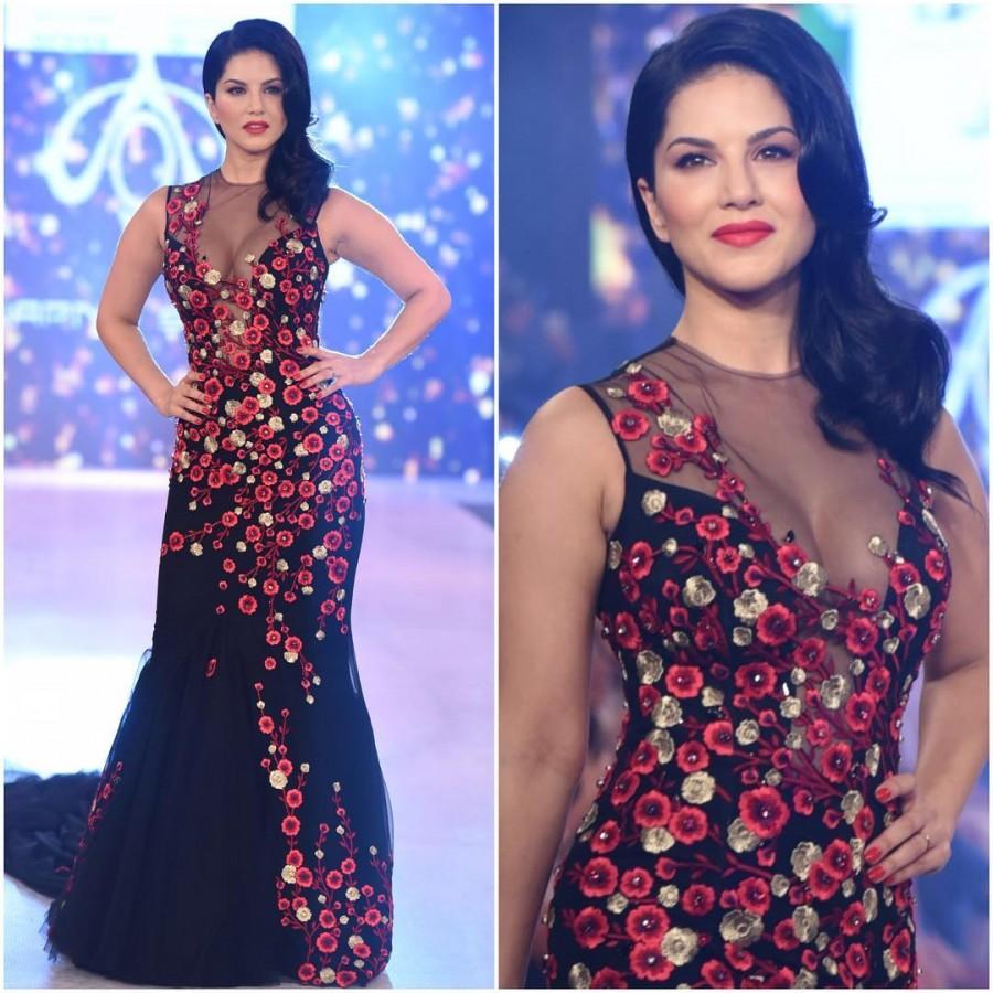 Bollywood actress Sunny Leone sizzles on the ramp as she walks for Swapnil Shinde. Sunny Leone,Sunny Leone dazzles the ramp,Sunny Leone walks the ramp,Sunny Leone walk,Sunny Leone at IBFW 2017,IBFW 2017,Hot Sunny Leone,Sunny Leone hot pics,Sunny Leone hot images,Sunny Leone hot photos,Sunny Leone hot stills,Sunny Leone hot pictures