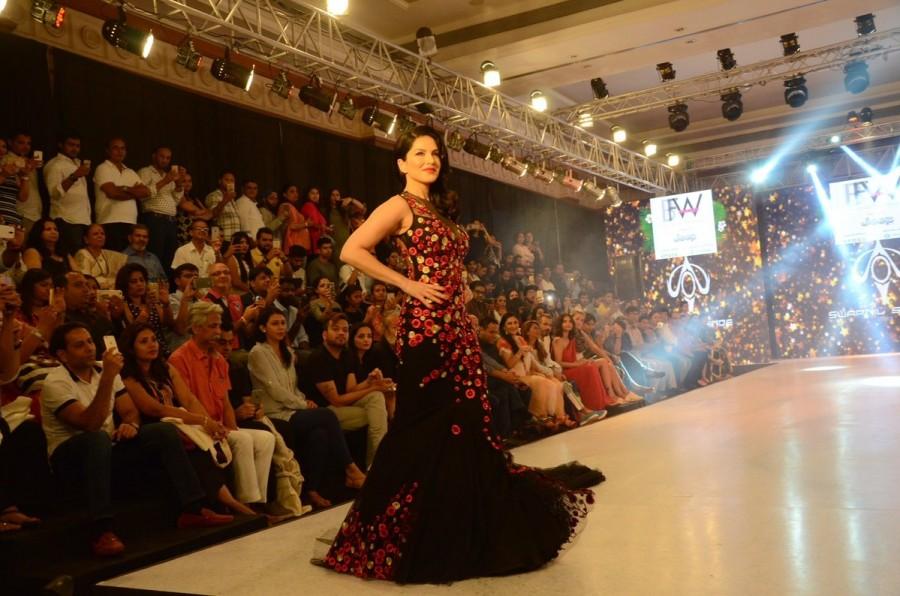 Bollywood actress Sunny Leone sizzles on the ramp as she walks for Swapnil Shinde. Sunny Leone,Sunny Leone dazzles the ramp,Sunny Leone walks the ramp,Sunny Leone walk,Sunny Leone at IBFW 2017,IBFW 2017,Hot Sunny Leone,Sunny Leone hot pics,Sunny Leone hot images,Sunny Leone hot photos,Sunny Leone hot stills,Sunny Leone hot pictures