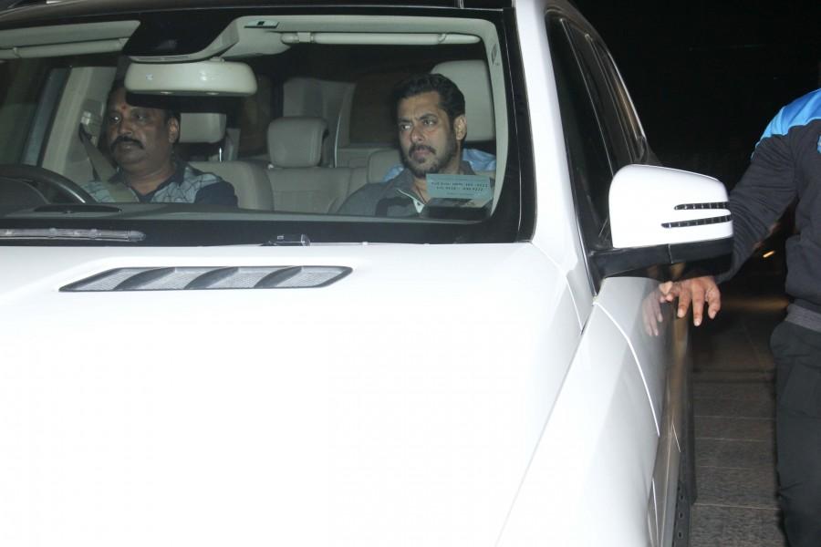 Celebs like Salman Khan, Iulia Vantur, Karisma Kapoor, Arpita Khan Sharma, Malaika Arora Khan, Arbaaz Khan, Malaika, Amrita, Karisma and others spotted at Seema Khan's birthday bash. Salman Khan,Iulia Vantur,Karisma Kapoor,Arpita Khan Sharma,Malaika Arora Khan,Arbaaz Khan,Malaika,Amrita,Seema Khan's star studded birthday bash,Seema Khan,Seema Khan birthday bash,Seema Khan birthday bash pics,Seema Khan birthday bash images,Seema K