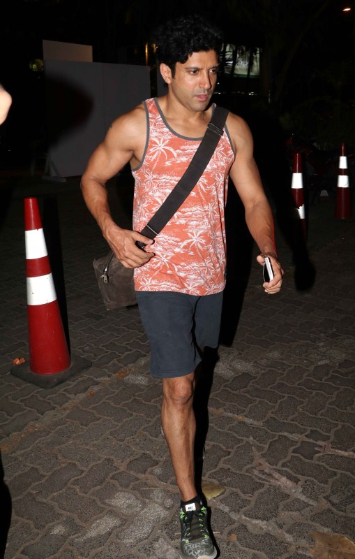 Bollywood actor Farhan Akhtar spotted at Bandra in Mumbai. Farhan Akhtar spotted at Bandra,Farhan Akhtar at Bandra,Farhan Akhtar,actor Farhan Akhtar,Farhan Akhtar latest pics,Farhan Akhtar latest images,Farhan Akhtar latest photos,Farhan Akhtar latest stills,Farhan Akhtar latest pictures