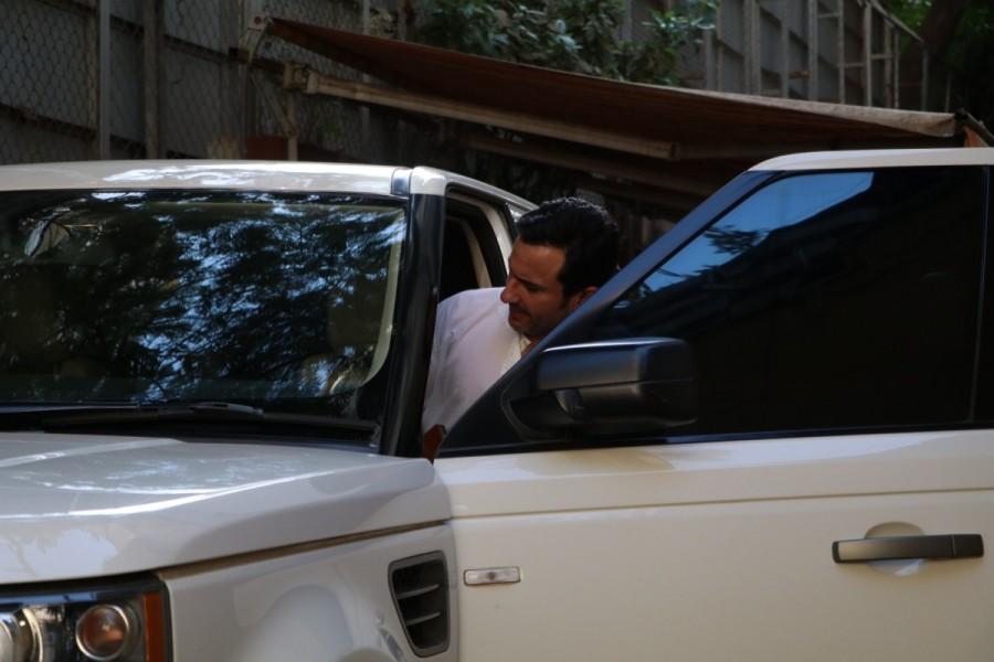 Bollywood actor Saif Ali Khan spotted at Bandra in Mumbai. Saif Ali Khan,Saif Ali Khan spotted at Bandra,Saif Ali Khan at Bandra,actor Saif Ali Khan,Saif Ali Khan latest pics,Saif Ali Khan latest images,Saif Ali Khan latest photos,Saif Ali Khan latest stills,Saif Ali Khan latest pictures