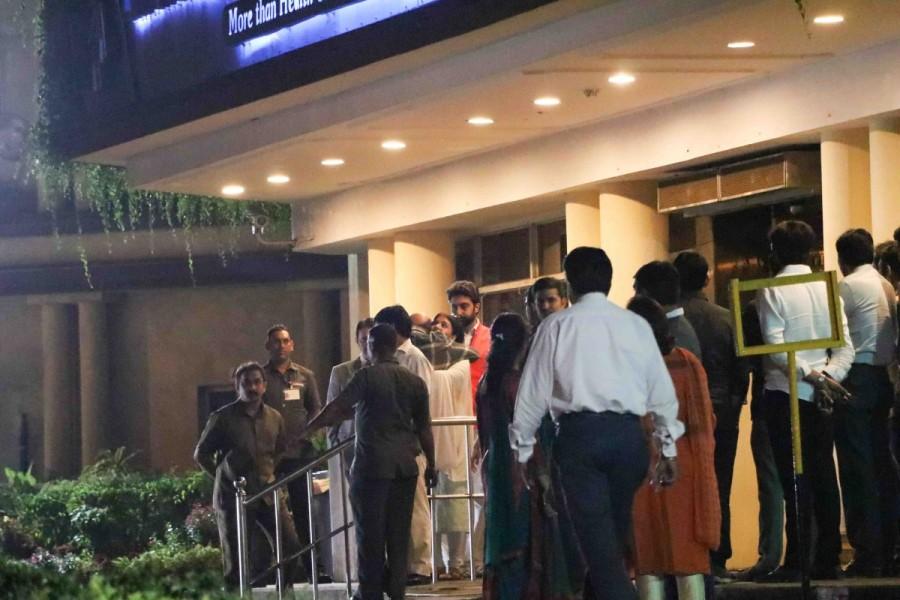 Bollywood actor Amitabh Bachchan visits Aishwarya Rai’s father in Lilavati hospital. Amitabh Bachchan,Aishwarya Rai,Aishwarya Rai father,Aishwarya Rai father at Lilavati hospital,Lilavati hospital,Amitabh Bachchan pics,Amitabh Bachchan images,Amitabh Bachchan photos,Amitabh Bachchan stills,Amitabh Bachchan pictures