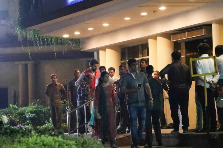 Bollywood actor Amitabh Bachchan visits Aishwarya Rai’s father in Lilavati hospital. Amitabh Bachchan,Aishwarya Rai,Aishwarya Rai father,Aishwarya Rai father at Lilavati hospital,Lilavati hospital,Amitabh Bachchan pics,Amitabh Bachchan images,Amitabh Bachchan photos,Amitabh Bachchan stills,Amitabh Bachchan pictures