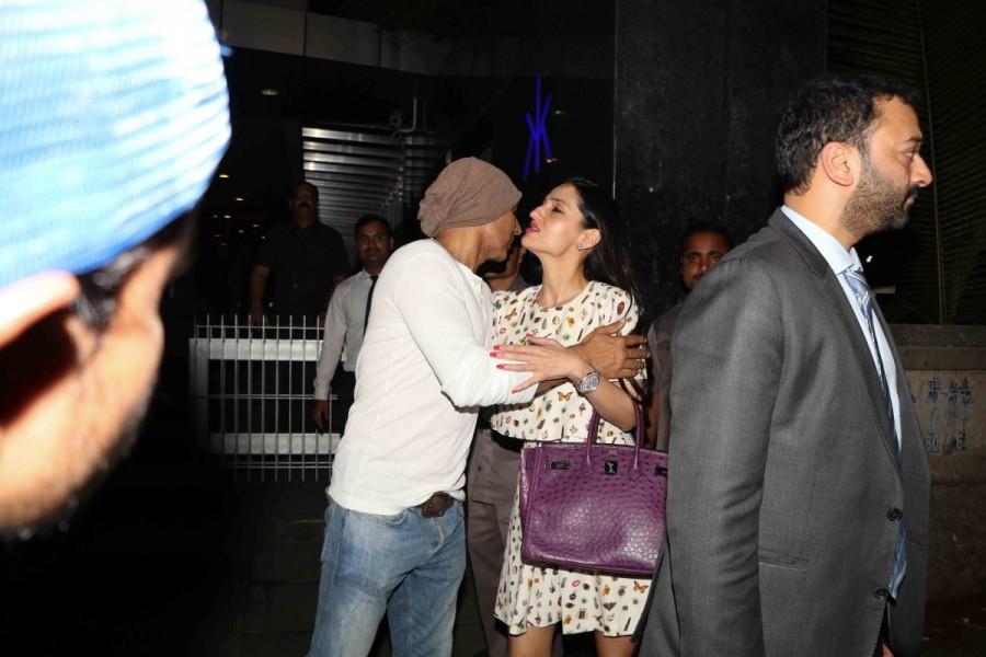 Bollywood actor Akshay Kumar with his Wife Twinkle Khanna and Sunny Dewan Snapped at Hakkasan. Akshay Kumar,Twinkle Khanna,Sunny Dewan,Akshay Kumar spotted at Hakkasan,Twinkle Khanna spotted at Hakkasan,Sunny Dewan spotted at Hakkasan