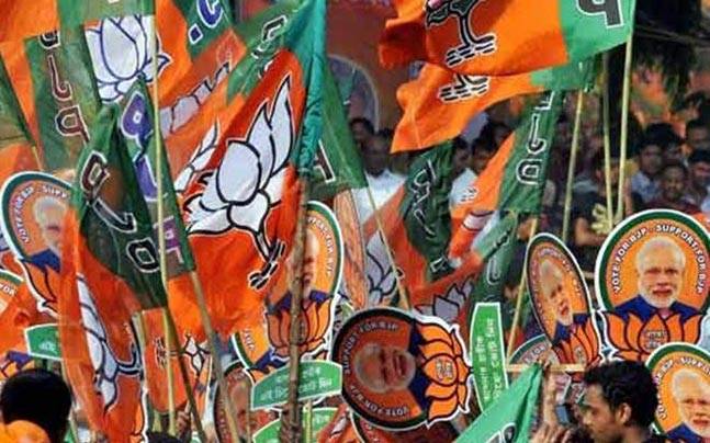Uttarakhand elections: Holi celebrations outside BJP's office in Uttarakhand. Uttarakhand elections,Uttarakhand elections 2017,Uttarakhand,BJP Uttarakhand,Holi celebrations outside BJP,BJP celebrates Uttarakhand victory,BJP Uttarakhand victory