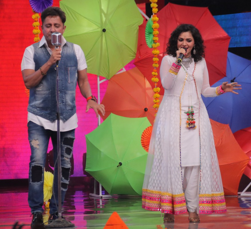 Bollywood singers Sonu Nigam, Sukhwinder Singh and filmmaker Farah Khan on the sets of singing reality show Indian Idol season 9 in Mumbai on March 7, 2017. The episode with Sukhwinder Singh will air on Sunday, 12th March, 8:00PM on Sony Entertainment Television. Sonu Nigam,Farah Khan,Sukhwinder Singh,Indian Idol,Indian Idol season 9,singing reality show,Indian Idol 9