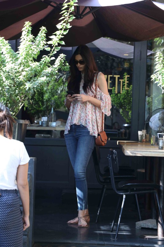 Bollywood actress Diana Penty spotted at Bandra. Diana Penty spotted at Bandra,Diana Penty at Bandra,actress Diana Penty,Diana Penty latest pics,Diana Penty latest images,Diana Penty latest photos,Diana Penty latest stills,Diana Penty latest pictures