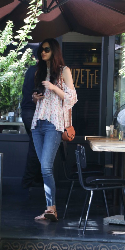 Bollywood actress Diana Penty spotted at Bandra. Diana Penty spotted at Bandra,Diana Penty at Bandra,actress Diana Penty,Diana Penty latest pics,Diana Penty latest images,Diana Penty latest photos,Diana Penty latest stills,Diana Penty latest pictures