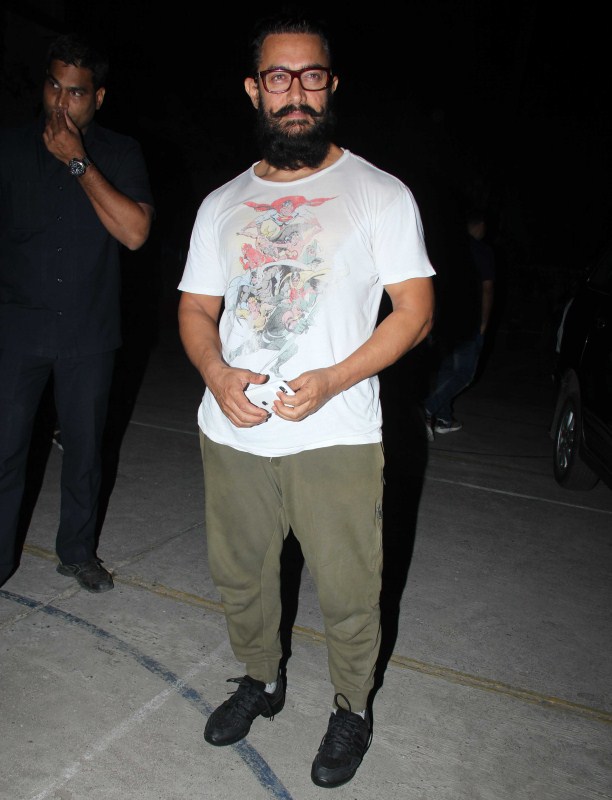 Bollywood actor Aamir Khan spotted at Bandra Rehearsal dance along with Shaley Lobo. Aamir Khan,Aamir Khan spotted at Bandra,Shaley Lobo,Aamir Khan at Bandra,Aamir Khan pics,Aamir Khan images,Aamir Khan photos,Aamir Khan stills,Aamir Khan pictures