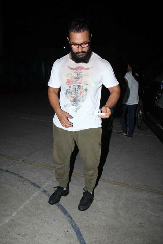 Bollywood actor Aamir Khan spotted at Bandra Rehearsal dance along with Shaley Lobo. Aamir Khan,Aamir Khan spotted at Bandra,Shaley Lobo,Aamir Khan at Bandra,Aamir Khan pics,Aamir Khan images,Aamir Khan photos,Aamir Khan stills,Aamir Khan pictures