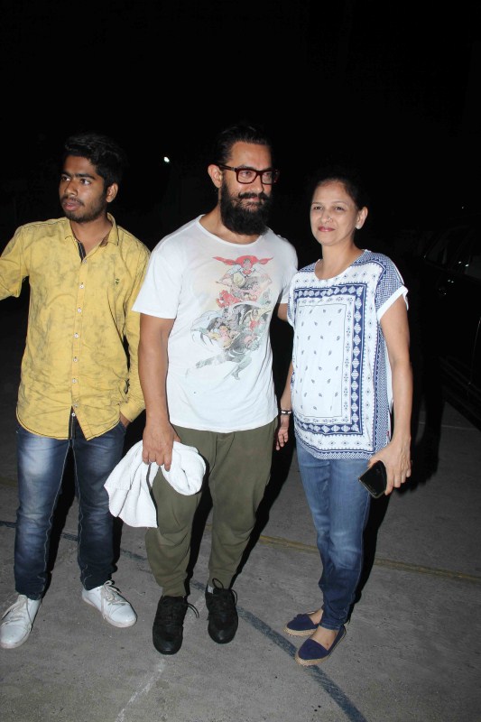 Bollywood actor Aamir Khan spotted at Bandra Rehearsal dance along with Shaley Lobo. Aamir Khan,Aamir Khan spotted at Bandra,Shaley Lobo,Aamir Khan at Bandra,Aamir Khan pics,Aamir Khan images,Aamir Khan photos,Aamir Khan stills,Aamir Khan pictures