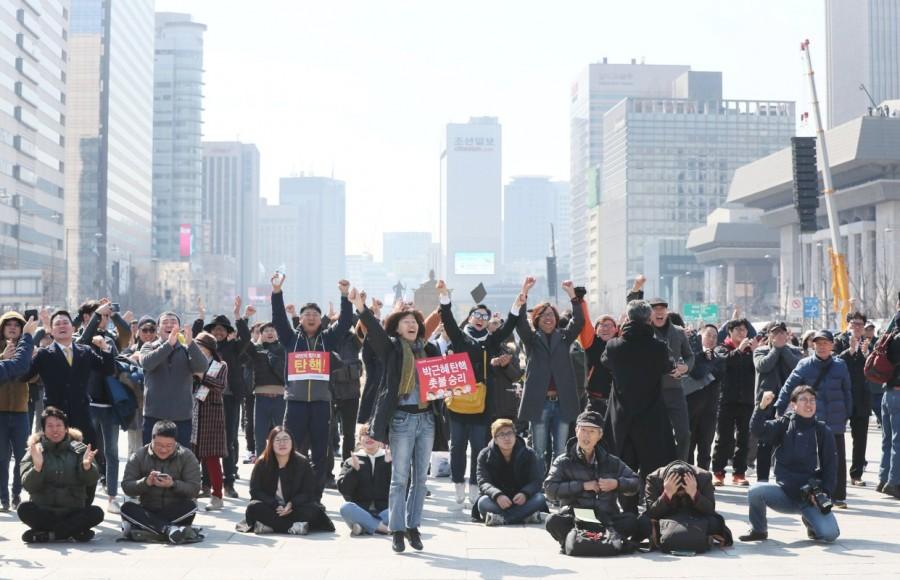 Protesters supporting South Korean President Park Geun-hye clash with riot policemen near the Constitutional Court in Seoul, South Korea, in this photo taken by Kyodo on March 10, 2017. President Park Geun-hye,Geun-hye,park geun-hye impeachment,North Korea and China,South Korean president impeached,Constitutional Court
