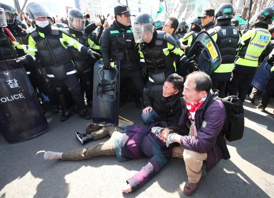 Protesters supporting South Korean President Park Geun-hye clash with riot policemen near the Constitutional Court in Seoul, South Korea, in this photo taken by Kyodo on March 10, 2017. President Park Geun-hye,Geun-hye,park geun-hye impeachment,North Korea and China,South Korean president impeached,Constitutional Court