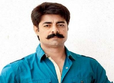"I have just returned from Delhi, where we shot two episodes at Rajpath, India Gate and various other locations. It's always a pleasure shooting in the national capital. Asking India to remain 'Savdhaan' with India Gate as the backdrop is always a very special feeling," Sushant added. "Savdhaan India" is aired on Life OK. Sushant Singh,actor Sushant Singh,Sushant Singh shoots at India Gate for TV show,Savdhaan India,India Gate,popular crime show