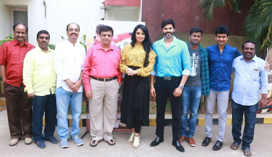 Tamil movie Inayathalam audio launch and Press Meet held at Chennai. Celebs like Ganesh Venkatraman, Swetha Menon, Erode Mahesh, YG Mahendran, Arrol Corelli, G. Koushika, A. Karthick Raja, Uma Shankar, Magizh Thirumeni, Natty Natraj, Aari, SP Muthuraman, Arivazhagan Venkatachalam, Nisha Krishnan and others graced the event. Inayathalam audio launch,Inayathalam,Inayathalam audio,Ganesh Venkatraman,Swetha Menon,Erode Mahesh,YG Mahendran,Arrol Corelli,G. Koushika,A. Karthick Raja,Uma Shankar,Inayathalam audio launch pics,Inayathalam audio launch images,Inayathalam audio launch