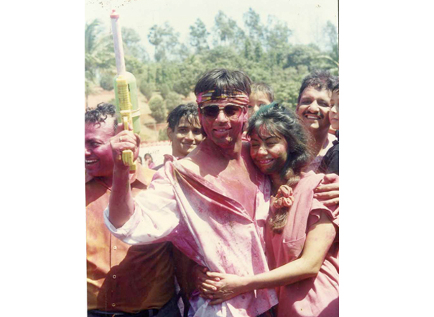 Shah Rukh Khan and Gauri Khan Salman Khan,Shah Rukh Khan,Aamir Khan,Hrithik Roshan,Sunny Leone,best Holi moments,Holi moments,Celebs Holi moments,Holi funny moments