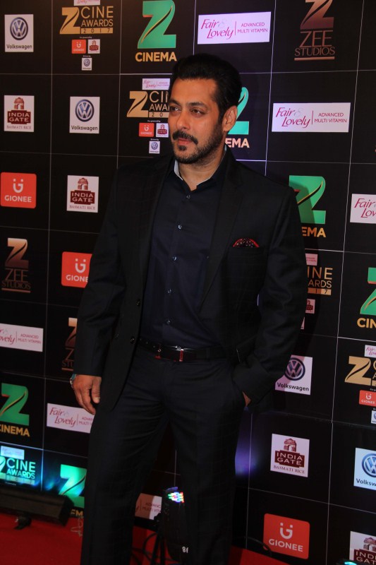 Bollywood actor Salman Khan spotted during the Fair & Lovely Zee Cine Awards 2017 in Mumbai on March 11, 2017. Salman Khan,Salman Khan spotted at Zee Cine Awards 2017,Salman Khan at Zee Cine Awards 2017,Salman Khan at Zee Cine Awards,Fair and Lovely Zee Cine Awards 2017,Zee Cine Awards 2017,Zee Cine Awards,Zee Cine Awards pics,Zee Cine Awards images,Zee Cine Award