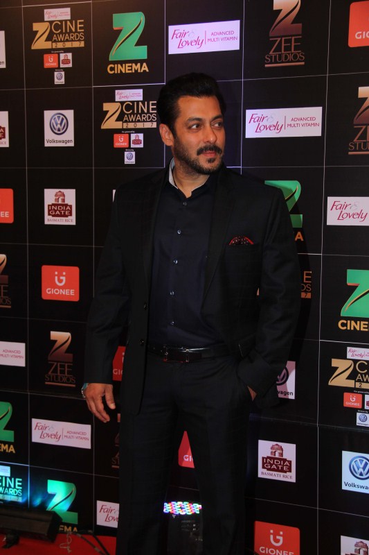 Bollywood actor Salman Khan spotted during the Fair & Lovely Zee Cine Awards 2017 in Mumbai on March 11, 2017. Salman Khan,Salman Khan spotted at Zee Cine Awards 2017,Salman Khan at Zee Cine Awards 2017,Salman Khan at Zee Cine Awards,Fair and Lovely Zee Cine Awards 2017,Zee Cine Awards 2017,Zee Cine Awards,Zee Cine Awards pics,Zee Cine Awards images,Zee Cine Award
