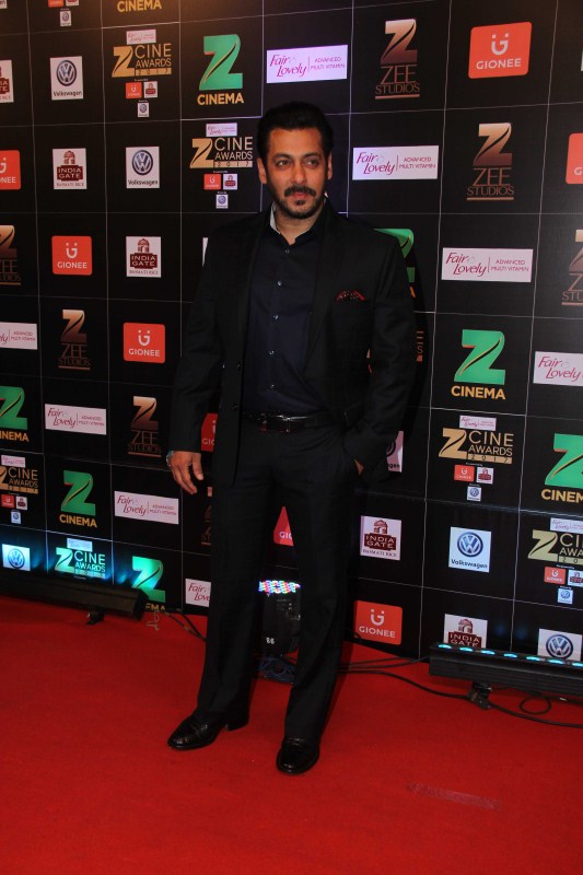Bollywood actor Salman Khan spotted during the Fair & Lovely Zee Cine Awards 2017 in Mumbai on March 11, 2017. Salman Khan,Salman Khan spotted at Zee Cine Awards 2017,Salman Khan at Zee Cine Awards 2017,Salman Khan at Zee Cine Awards,Fair and Lovely Zee Cine Awards 2017,Zee Cine Awards 2017,Zee Cine Awards,Zee Cine Awards pics,Zee Cine Awards images,Zee Cine Award