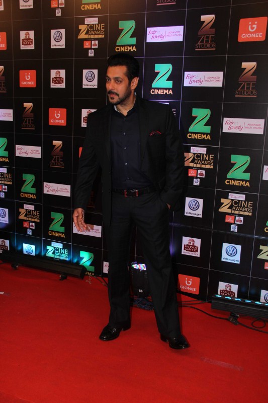 Bollywood actor Salman Khan spotted during the Fair & Lovely Zee Cine Awards 2017 in Mumbai on March 11, 2017. Salman Khan,Salman Khan spotted at Zee Cine Awards 2017,Salman Khan at Zee Cine Awards 2017,Salman Khan at Zee Cine Awards,Fair and Lovely Zee Cine Awards 2017,Zee Cine Awards 2017,Zee Cine Awards,Zee Cine Awards pics,Zee Cine Awards images,Zee Cine Award