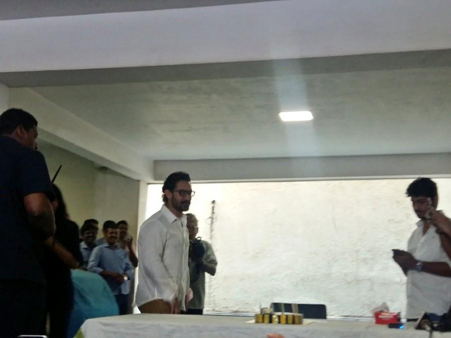Mr. Perfectionist Aamir Khan's celebrates 52nd birthday with the Media. Aamir Khan,actor Aamir Khan,Aamir Khan birthday,Aamir Khan birthday celebrations,Aamir Khan 52nd birthday celebrations,Aamir Khan 52nd birthday,Aamir Khan birthday celebration pics,Aamir Khan birthday celebration images,Aamir Khan birthday celebration pho
