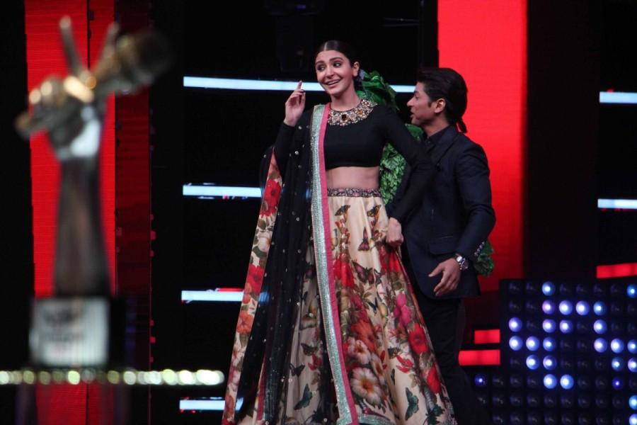 Bollywood actress Anushka Sharma promotes Phillauri on The Voice of India. Anushka Sharma,Anushka Sharma promotes Phillauri,Phillauri,Phillauri promotion,Phillauri movie promotion,The Voice of India,Anushka Sharma pics,Anushka Sharma images,Anushka Sharma photos,Anushka Sharma stills,Anushka Sharma pictures