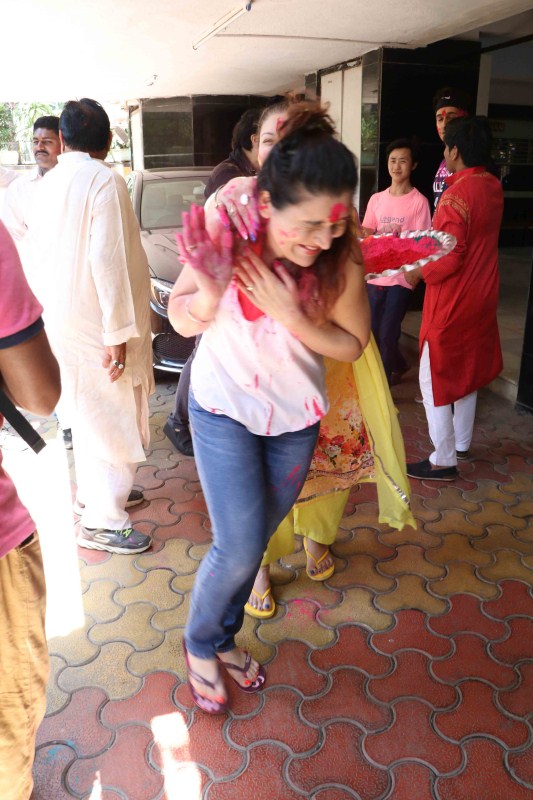 Bollywood actor Govinda celebrates Holi festival with Family. Govinda celebrates holi,Govinda celebrates Holi festival,Govinda,actor Govinda,Govinda pics,Govinda images,Govinda photos,Govinda stills,Govinda pictures