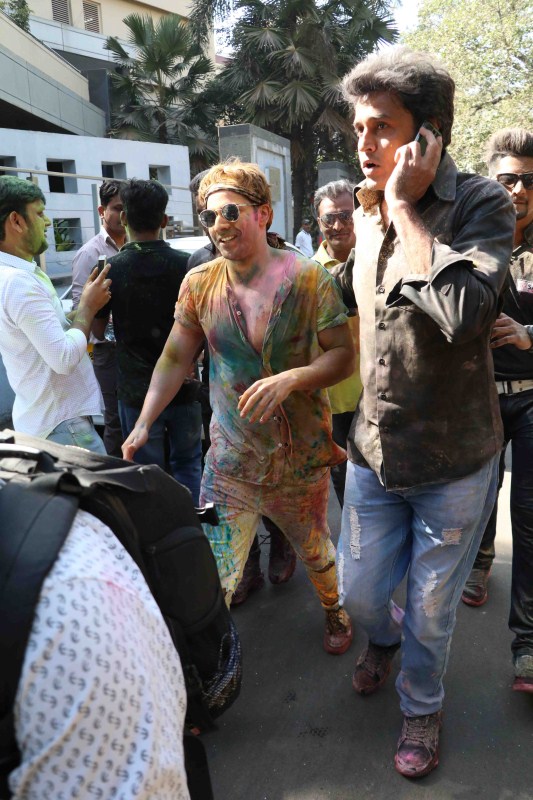 Bollywood actor Varun Dhawan grace the Zoom Holi Party 2017. Varun Dhawan & Alia Bhatt,Varun Dhawan,Alia Bhatt,Zoom Holi Party 2017,Zoom Holi Party,Zoom Holi Party pics,Zoom Holi Party images,Zoom Holi Party photos,Zoom Holi Party stills,Zoom Holi Party pictures