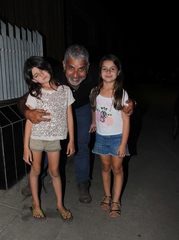 Bollywood actor Aamir Khan celebrates birthday with family, friends. Aamir Khan,Aamir Khan celebrates birthday,Aamir Khan birthday,Aamir Khan birthday celebrations,Aamir Khan birthday celebration pics,Aamir Khan birthday celebration images,Aamir Khan birthday celebration photos,Aamir Khan birthday celebration stills,Aamir