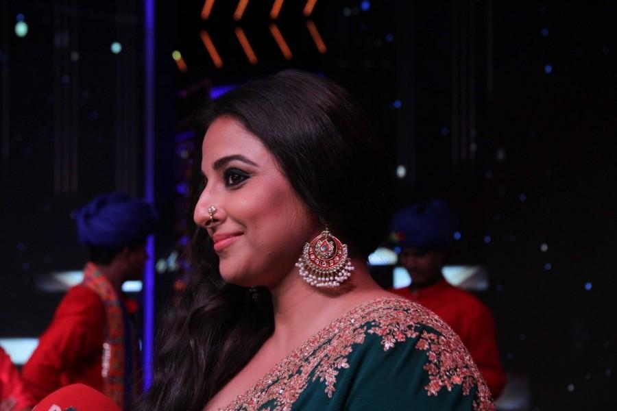 Bollywood actor Vidya Balan with singer Badshah and music composer Shekhar Ravjiani spotted on the sets of singing reality show Dil Hai Hindustani during the promotion of film Begum Jaan in Mumbai on March 14, 2017. Vidya Balan promotes Begum Jaan,Vidya Balan,Begum Jaan,Dil Hai Hindustani,Vidya Balan on Dil Hai Hindustani,singing reality show,Dil Hai Hindustani reality show,reality show,Vidya Balan pics,Vidya Balan images,Vidya Balan photos,Vidya Balan stills,Vidya B
