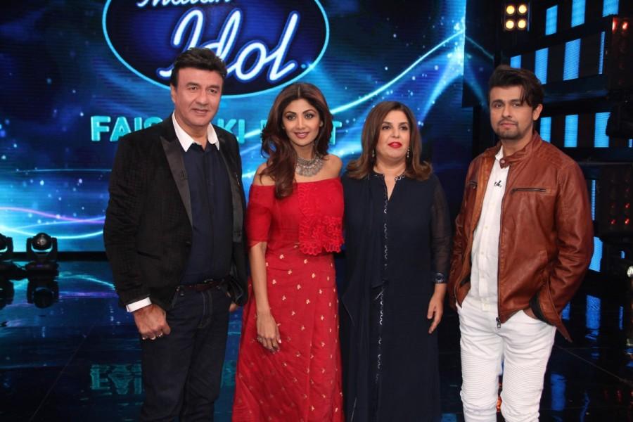 Bollywood actress Shilpa Shetty on the sets of Indian Idol season 9 with Anu Malik, Farah Khan and Sonu Nigam in Mumbai on March 14, 2017. Anu Malik,Farah Khan,Sonu Nigam,Shilpa Shetty,shilpa On sets of Indian Idol season 9,shilpa shetty On sets of Indian Idol season 9,Indian Idol season 9,Indian Idol season 9 final