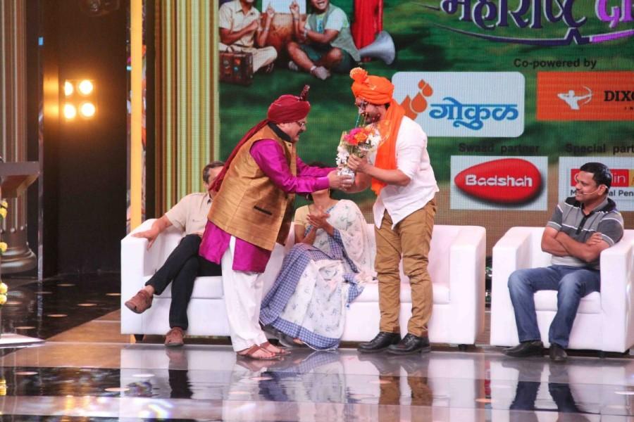 Bollywood actor Aamir Khan with his wife and filmmaker Kiran Rao on the sets of Marathi talk show Chala Hawa Yeu Dya in Mumbai on March 14, 2017. Aamir also celebrated his 52 birthday on the sets of the talk show. Aamir Khan,Aamir Khan celebrates 52th bithday,Aamir Khan on sets of Chala Hawa Yeu Dya,Chala Hawa Yeu Dya,Chala Hawa Yeu Dya on the sets,Aamir Khan with is wife,Aamir Khan pics,Aamir Khan images,Aamir Khan photos,Aamir Khan stills,Aamir Khan pictures