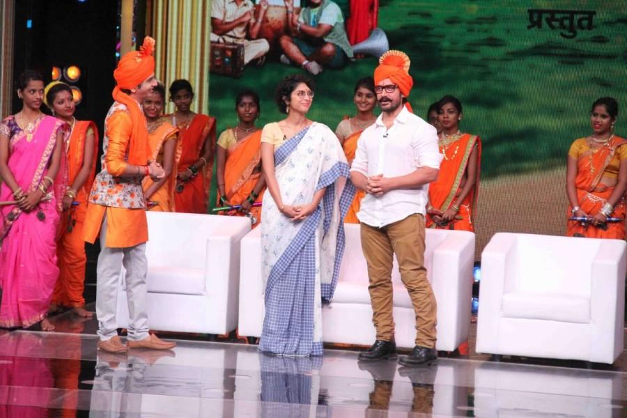 Bollywood actor Aamir Khan with his wife and filmmaker Kiran Rao on the sets of Marathi talk show Chala Hawa Yeu Dya in Mumbai on March 14, 2017. Aamir also celebrated his 52 birthday on the sets of the talk show. Aamir Khan,Aamir Khan celebrates 52th bithday,Aamir Khan on sets of Chala Hawa Yeu Dya,Chala Hawa Yeu Dya,Chala Hawa Yeu Dya on the sets,Aamir Khan with is wife,Aamir Khan pics,Aamir Khan images,Aamir Khan photos,Aamir Khan stills,Aamir Khan pictures