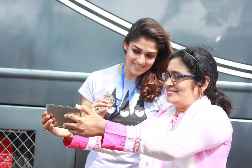South Indian actress Nayanthara recieves Raindropss Women Achiever Award. Nayanthara,Raindropss Today Women Achievers award event,Raindropss Today Women Achievers,actress Nayanthara,South Indian actress Nayanthara,Nayanthara pics,Nayanthara images,Nayanthara photos,Nayanthara stills,Nayanthara pictures