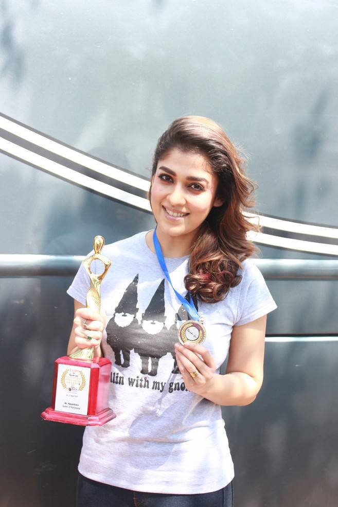 South Indian actress Nayanthara recieves Raindropss Women Achiever Award. Nayanthara,Raindropss Today Women Achievers award event,Raindropss Today Women Achievers,actress Nayanthara,South Indian actress Nayanthara,Nayanthara pics,Nayanthara images,Nayanthara photos,Nayanthara stills,Nayanthara pictures
