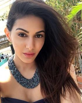 South Indian actress Amyra Dastur's new Photoshoot.