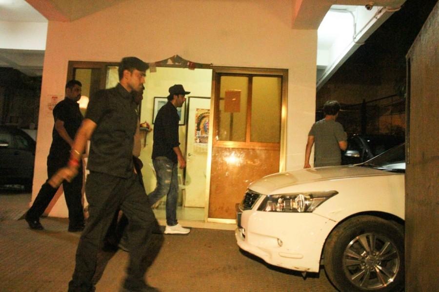 Bollywood actor Ranbir Kapoor spotted at Vidhu Vinod Chopra house. Ranbir Kapoor,actor Ranbir Kapoor,Ranbir Kapoor spotted at Vidhu Vinod Chopra,Vidhu Vinod Chopra