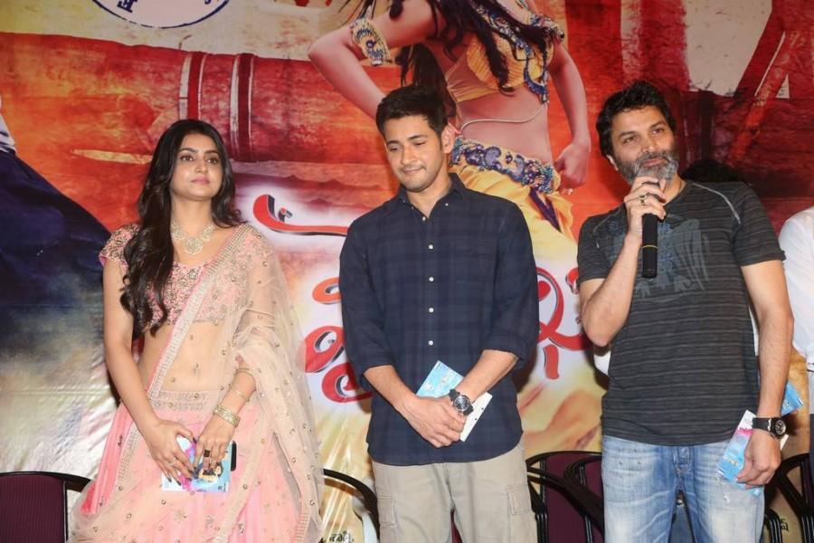 Telugu movie Vaishakam audio launch event held at Hyderabad. Celebs like Mahesh Babu, Trivikram Srinivas, Harish, Vamsi Paidipally, B Jaya, Avantika Mishra, DJ Vasanth, BA Raju, Bellamkonda Suresh, Y. Kasi Viswanath and others graced the event. Mahesh Babu,actor Mahesh Babu,Mahesh Babu pics,Mahesh Babu images,Superstar Mahesh Babu,Harish-Vyshakam audio launch,Harish-Vyshakam audio launch pics,Harish-Vyshakam audio launch images,Harish-Vyshakam audio launch photos,Harish-Vyshakam audio launch sti