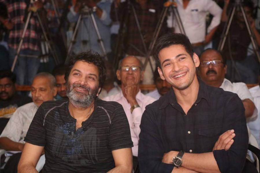 Telugu movie Vaishakam audio launch event held at Hyderabad. Celebs like Mahesh Babu, Trivikram Srinivas, Harish, Vamsi Paidipally, B Jaya, Avantika Mishra, DJ Vasanth, BA Raju, Bellamkonda Suresh, Y. Kasi Viswanath and others graced the event. Mahesh Babu,actor Mahesh Babu,Mahesh Babu pics,Mahesh Babu images,Superstar Mahesh Babu,Harish-Vyshakam audio launch,Harish-Vyshakam audio launch pics,Harish-Vyshakam audio launch images,Harish-Vyshakam audio launch photos,Harish-Vyshakam audio launch sti