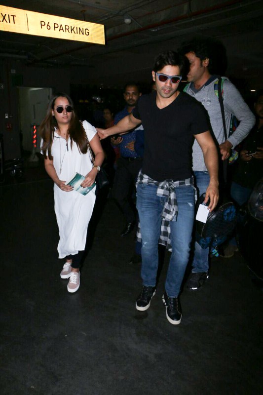 Bollywood actor Varun Dhawan and his girlfriend Natasha spotted at Airport. Varun Dhawan,Varun Dhawan and Natasha,Natasha,Varun Dhawan pics,Varun Dhawan images,Varun Dhawan photos,Varun Dhawan stills,Varun Dhawan pictures