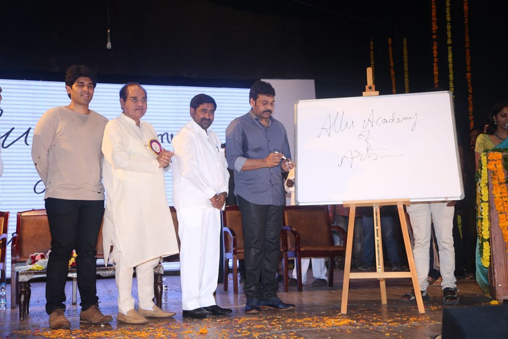 Allu Ramalingaiah Award Presentation 2017 event held at Hyderabad. Celebs like Chiranjeevi, Allu Arjun, Allu Aravind, Allu Nirmala and others graced the event. Chiranjeevi,Allu Arjun,Megastar Chiranjeevi,Allu Ramalingaiah Award Presentation 2017,Allu Ramalingaiah Award Presentation,Allu Aravind,?Allu Nirmala