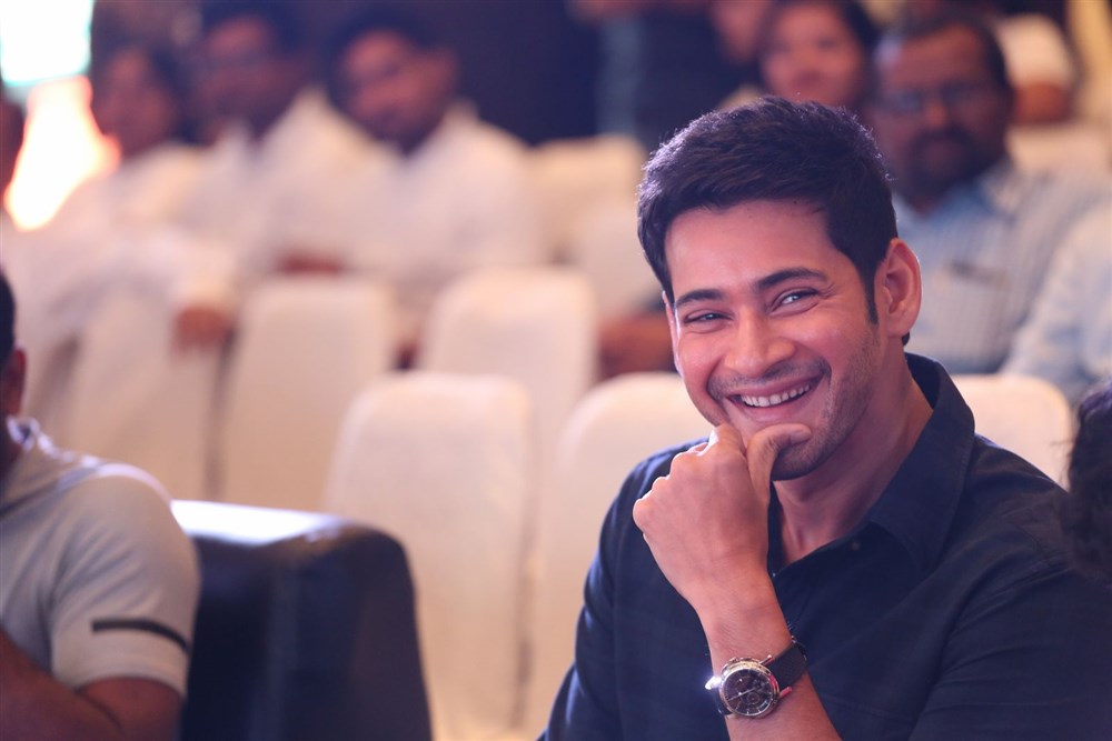 South Indian actor Mahesh Babu launches YuppTV Originals at Hyderabad. Celebs like Sumanth Ashwin, Yamini Bhaskar, Uday Reddy (Founder and CEO of YuppTV), Director BV Nandini Reddy, Madhura Sridhar Reddy and others attended the event. Mahesh Babu,Mahesh Babu launches YuppTV Originals,YuppTV Originals,Sumanth Ashwin,Yamini Bhaskar,Uday Reddy,Mahesh Babu pics,Mahesh Babu images,Mahesh Babu photos,Mahesh Babu stills,Mahesh Babu pictures
