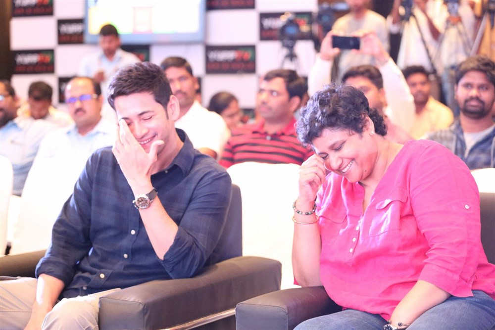 South Indian actor Mahesh Babu launches YuppTV Originals at Hyderabad. Celebs like Sumanth Ashwin, Yamini Bhaskar, Uday Reddy (Founder and CEO of YuppTV), Director BV Nandini Reddy, Madhura Sridhar Reddy and others attended the event. Mahesh Babu,Mahesh Babu launches YuppTV Originals,YuppTV Originals,Sumanth Ashwin,Yamini Bhaskar,Uday Reddy,Mahesh Babu pics,Mahesh Babu images,Mahesh Babu photos,Mahesh Babu stills,Mahesh Babu pictures
