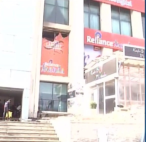 A fire call was received at 6.30 a.m., from Welcome Hotel in Dwarka Sector 10 area, following which 30 fire tenders were rushed to the spot," a fire official told IANS. "The flames were doused at 7.50 a.m.," the official added. Vijay Hazare Trophy,Vijay Hazare Trophy 2017,MS Dhoni,Dhoni,Jharkhand teammates,Fire at Dhoni's hotel,Fire at Dhoni hotel