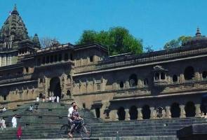 Akshay Kumar and Radhika Apte,Akshay Kumar,Radhika Apte,Padman,Padman on the sets,akshay kumar padman,Padman movie pics,Padman movie images,Padman movie photos,Padman movie stills,Padman movie pictures